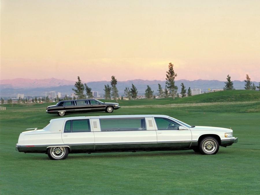  Cadillac Fleetwood Limousine 1993 года  (фото 2 из 2)